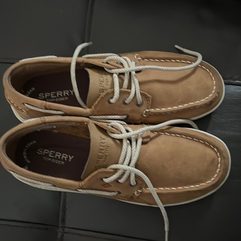 Sperry boat shoe size 4; woren twice the out grown.